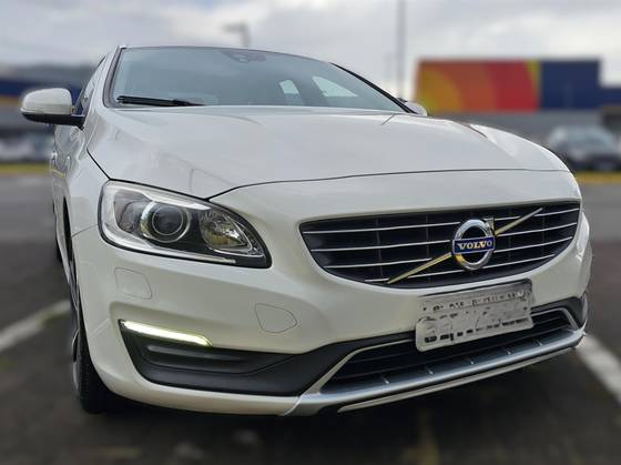 VOLVO V60 2.0 T5 MOMENTUM TURBO GASOLINA 4P AUTOMÁTICO